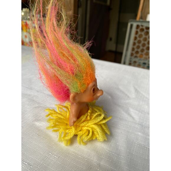 VTG Dam Troll Doll apx 3 in tall Neon rainbow hair red eyes, yarn Hula skirt EUC - Picture 3 of 13